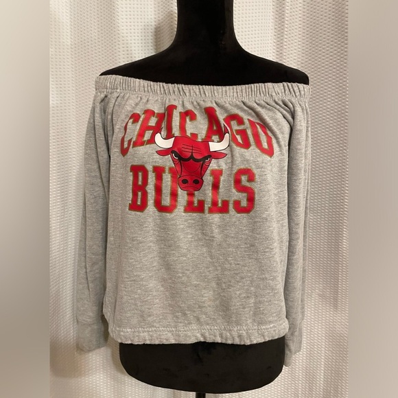 NBA Chicago Bulls Off-shoulder Long Sleeve Crop Top Size Large - Picture 8 of 8